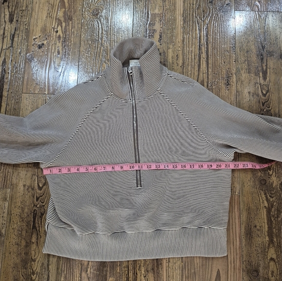 Varley Milano Half Zip Sweatshirt Size Medium - Picture 4 of 7